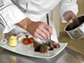 chef préparant un magret de canard